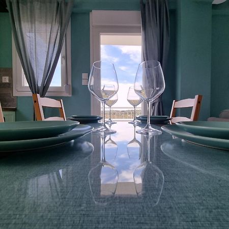 Tararas Apartments 네아 미카니오나 객실 사진