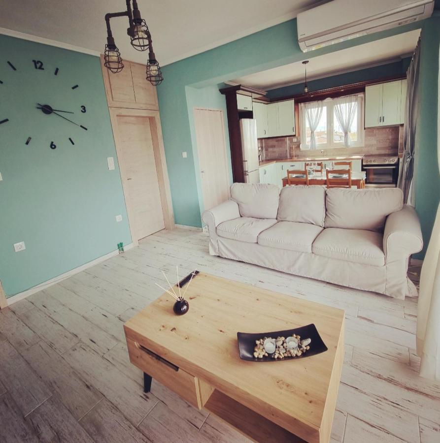 Tararas Apartments 네아 미카니오나 객실 사진