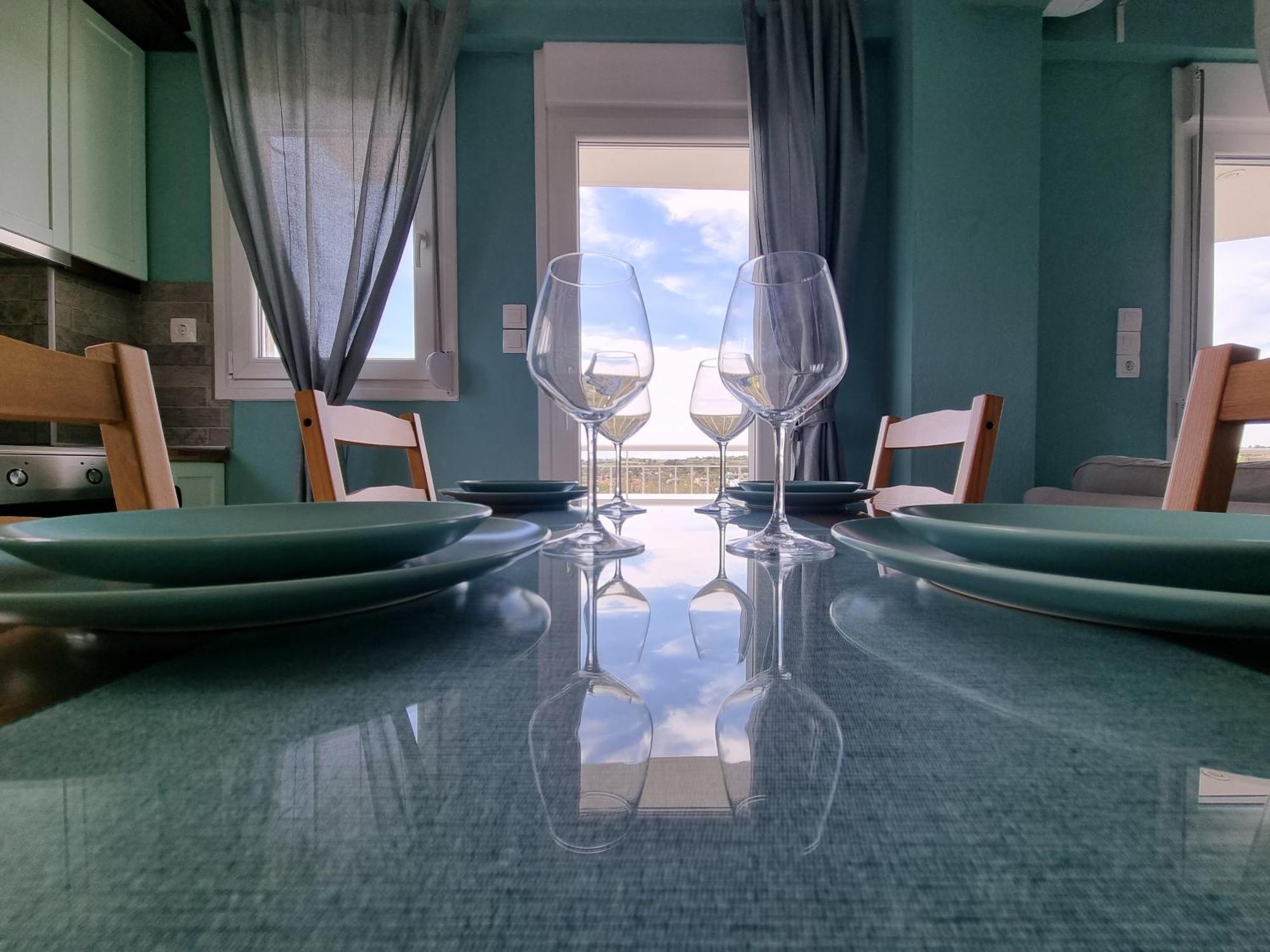 Tararas Apartments 네아 미카니오나 객실 사진
